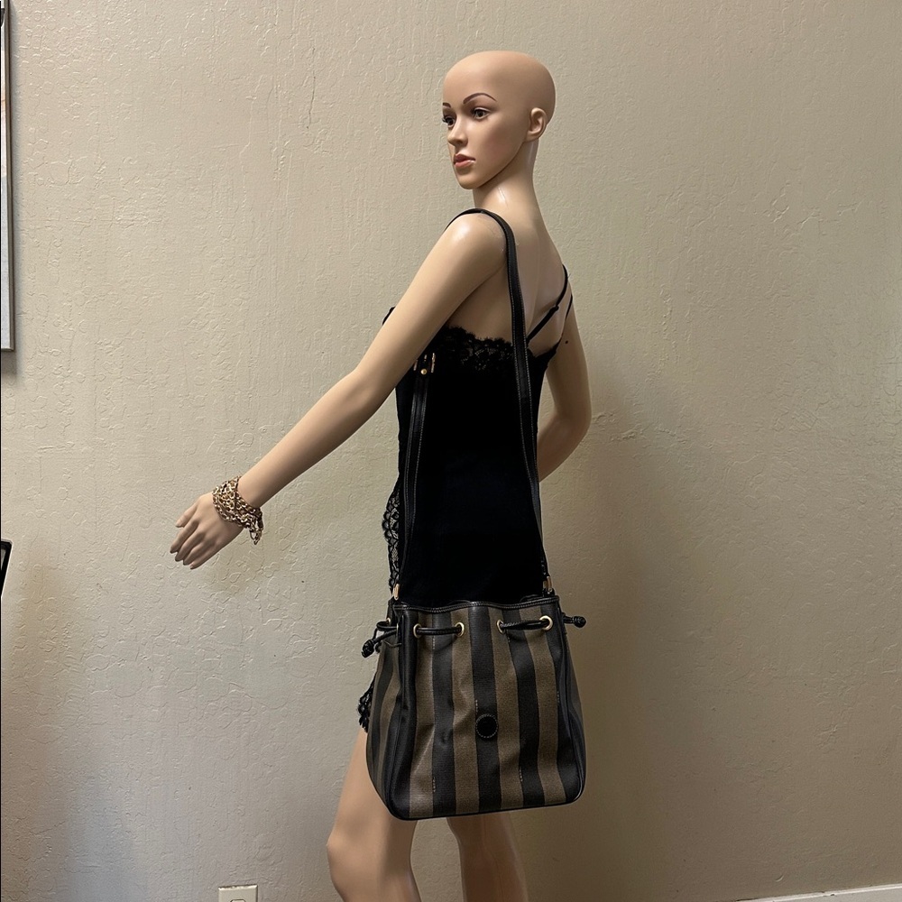 Vintage bucket Fendi Black and Brown Striped Bag - Picture 14 of 15